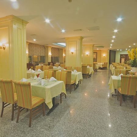 Grand Medya Hotel Стамбул Ресторан фото